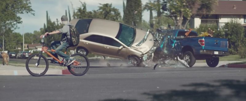 Handy am Steuer – heftiges Video zeigt die Konsequenzen...